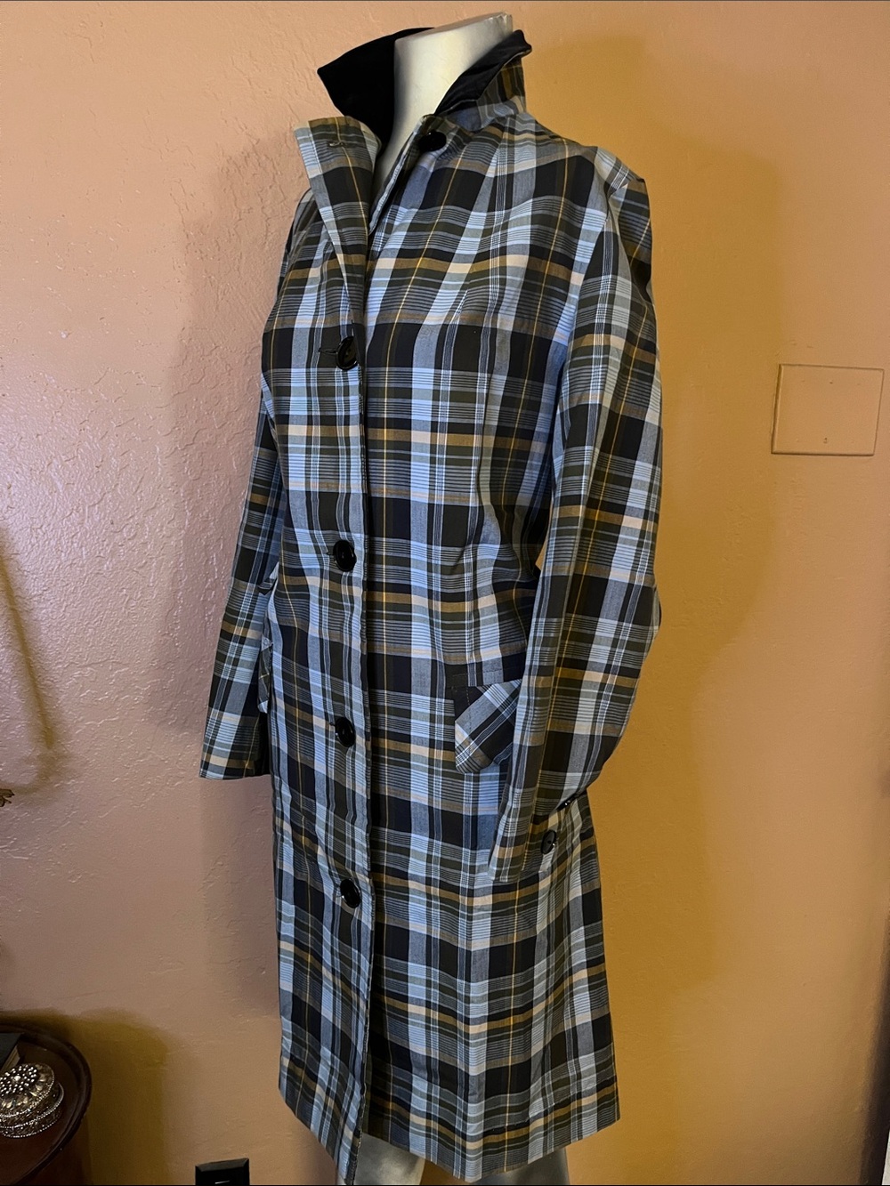 Vintage 1960’s Plaid Spring Cotton Coat W/ Velvet Collar.  Sz 8/10